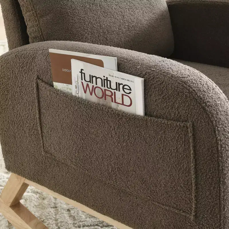 Fauteuil à bascule rembourré à dossier haut moderne avec 2 poches de rangement latérales – 70 cm