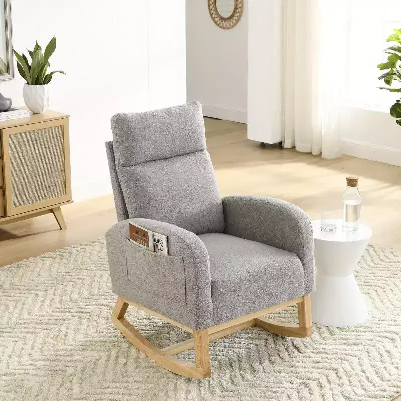Fauteuil à bascule rembourré à dossier haut moderne avec 2 poches de rangement latérales – 70 cm