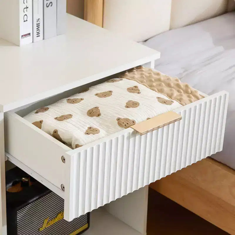1-Drawer White MDF Nightstand – 17.72'' Wide Bedside Table