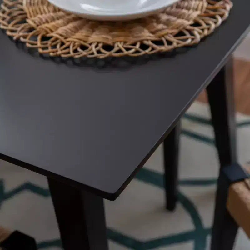 Table à manger Clara – Finition noire moderne pour cuisine et salle à manger