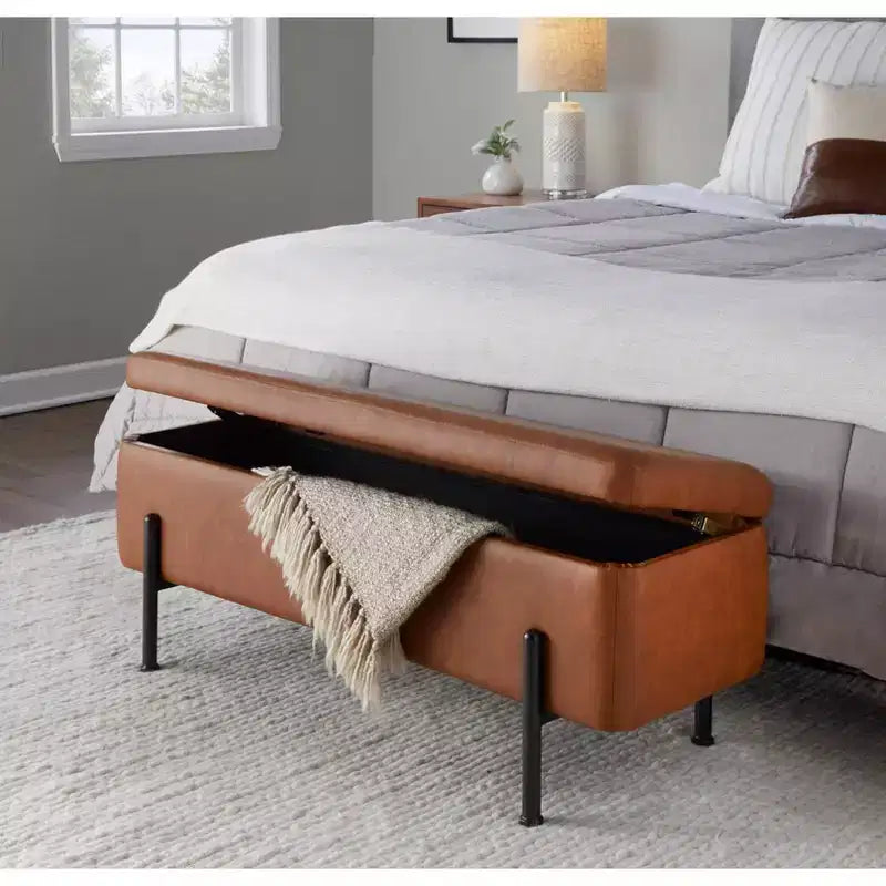 Banc rembourré Daniella – Structure en acier noir avec assise en cuir PU couleur camel