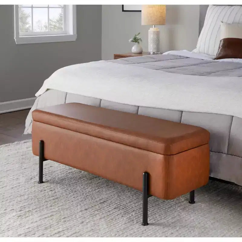 Banc rembourré Daniella – Structure en acier noir avec assise en cuir PU couleur camel